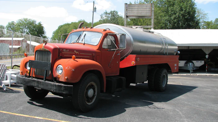1957 Mack B61