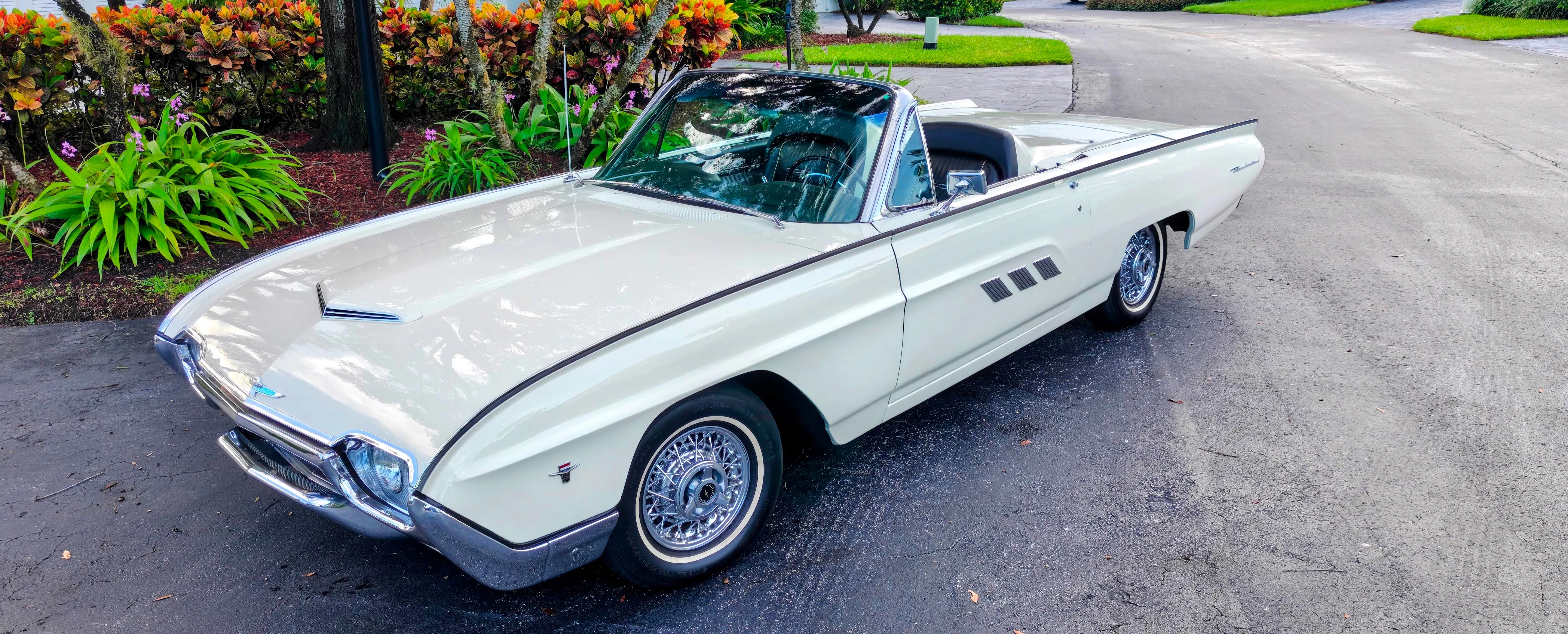 1963 Ford Thunderbird