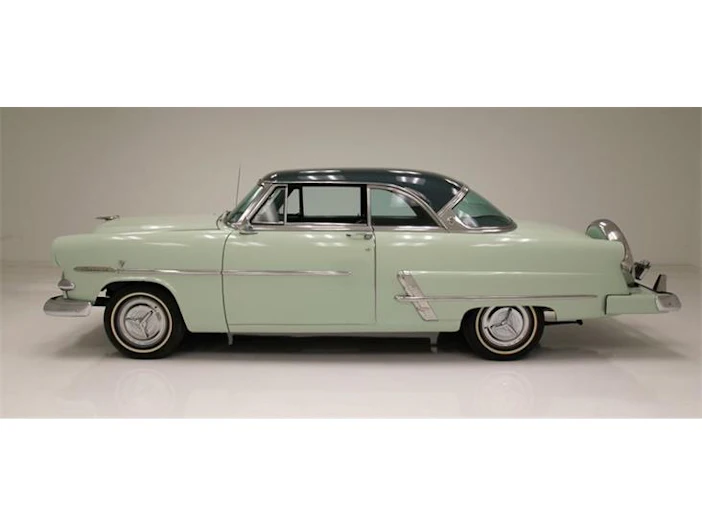 1953 Ford Crestline