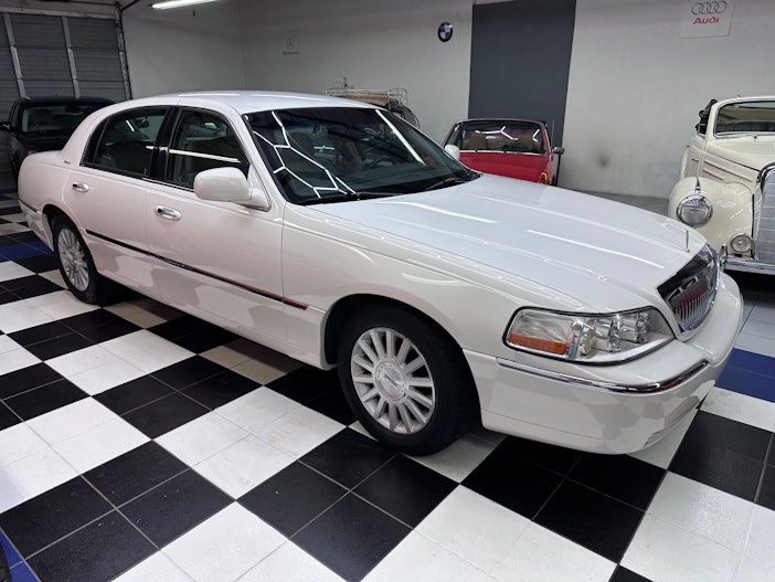 2003 Lincoln Town Car