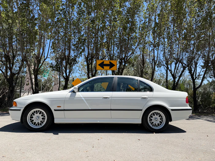 1999 BMW 528i Automatic
