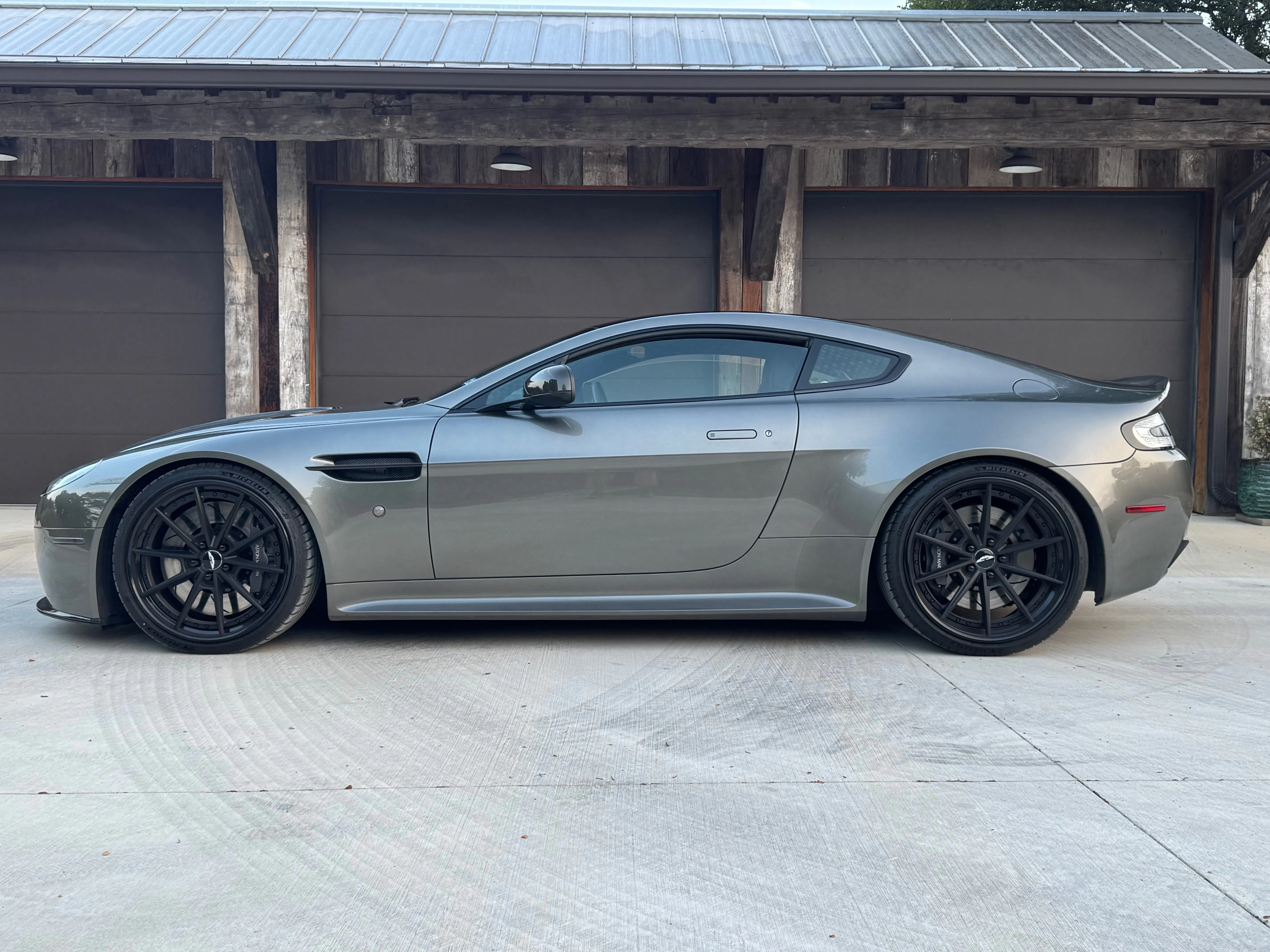 2016 Aston Martin V12 Vantage