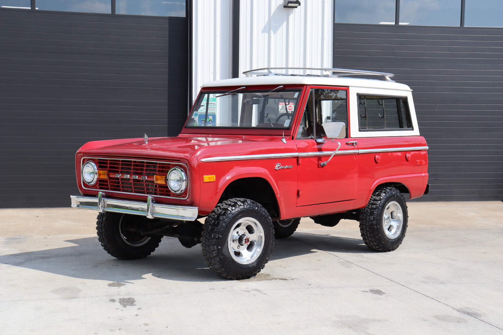 1974 FORD BRONCO 302 available for Auction