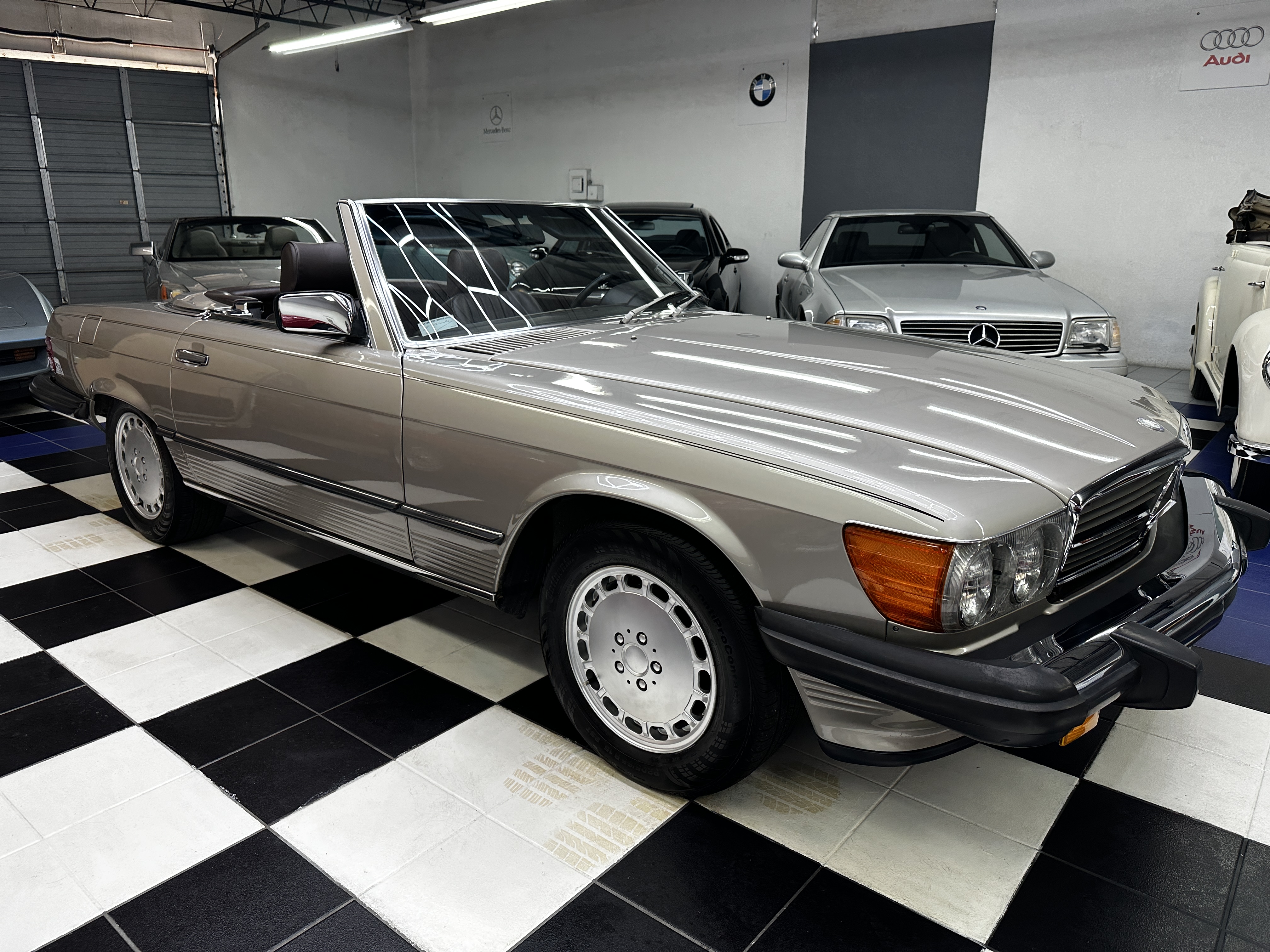 1987 Mercedes-Benz 560SL