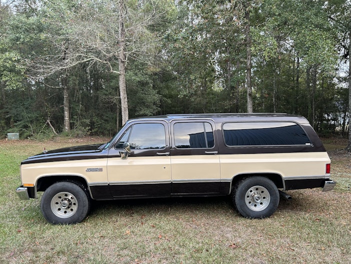 1985 GMC C2500 Suburban