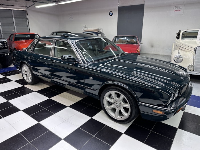 2001 Jaguar XJR
