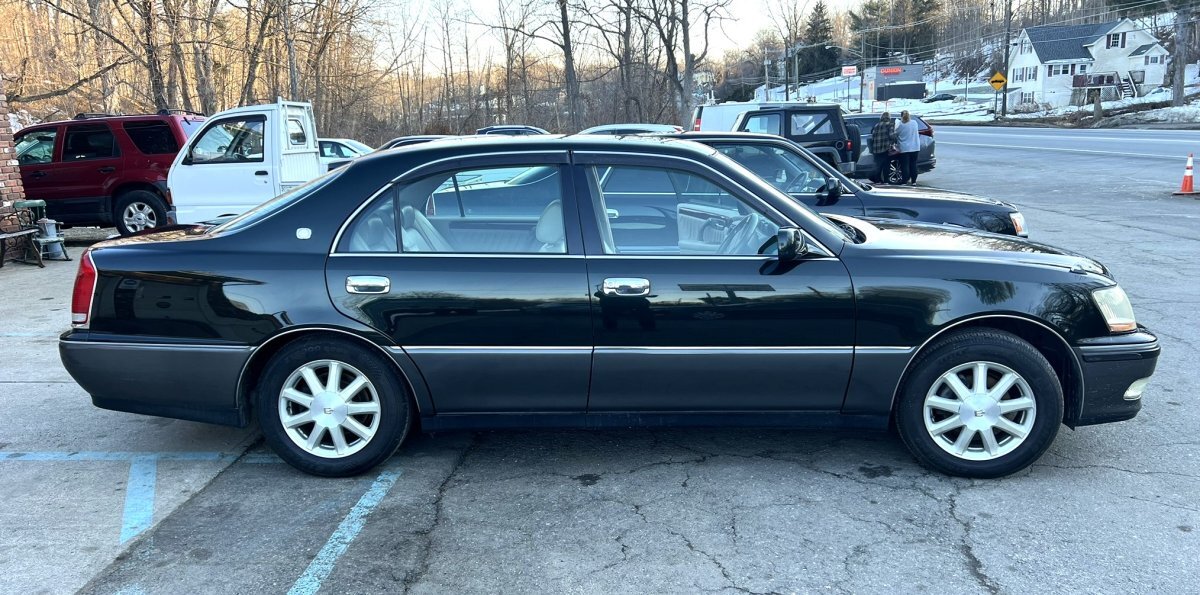 2000 Toyota Crown Majesta Japan