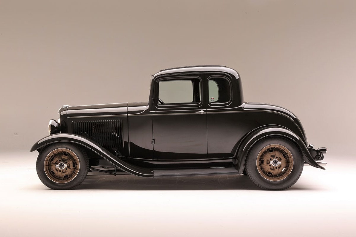 1932 Ford 5-window Coupe