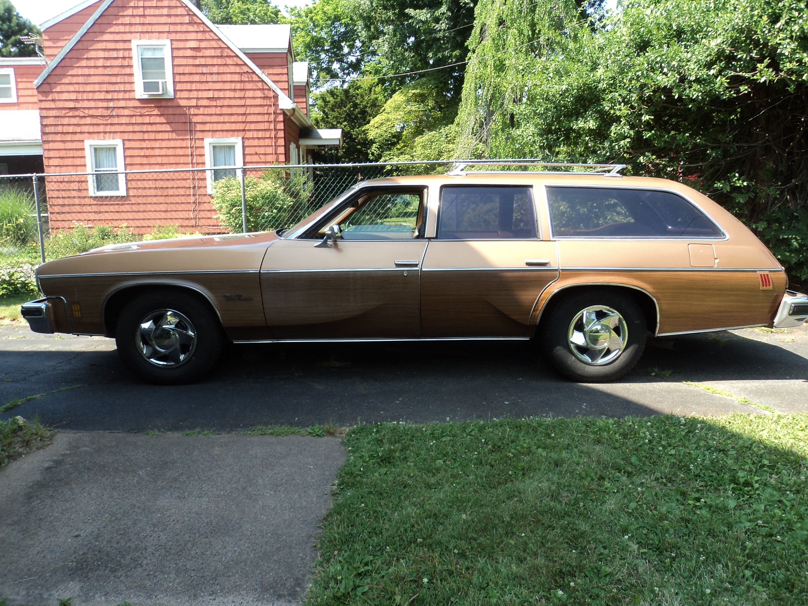 1975 Oldsmobile Vista Cruiser Wagon