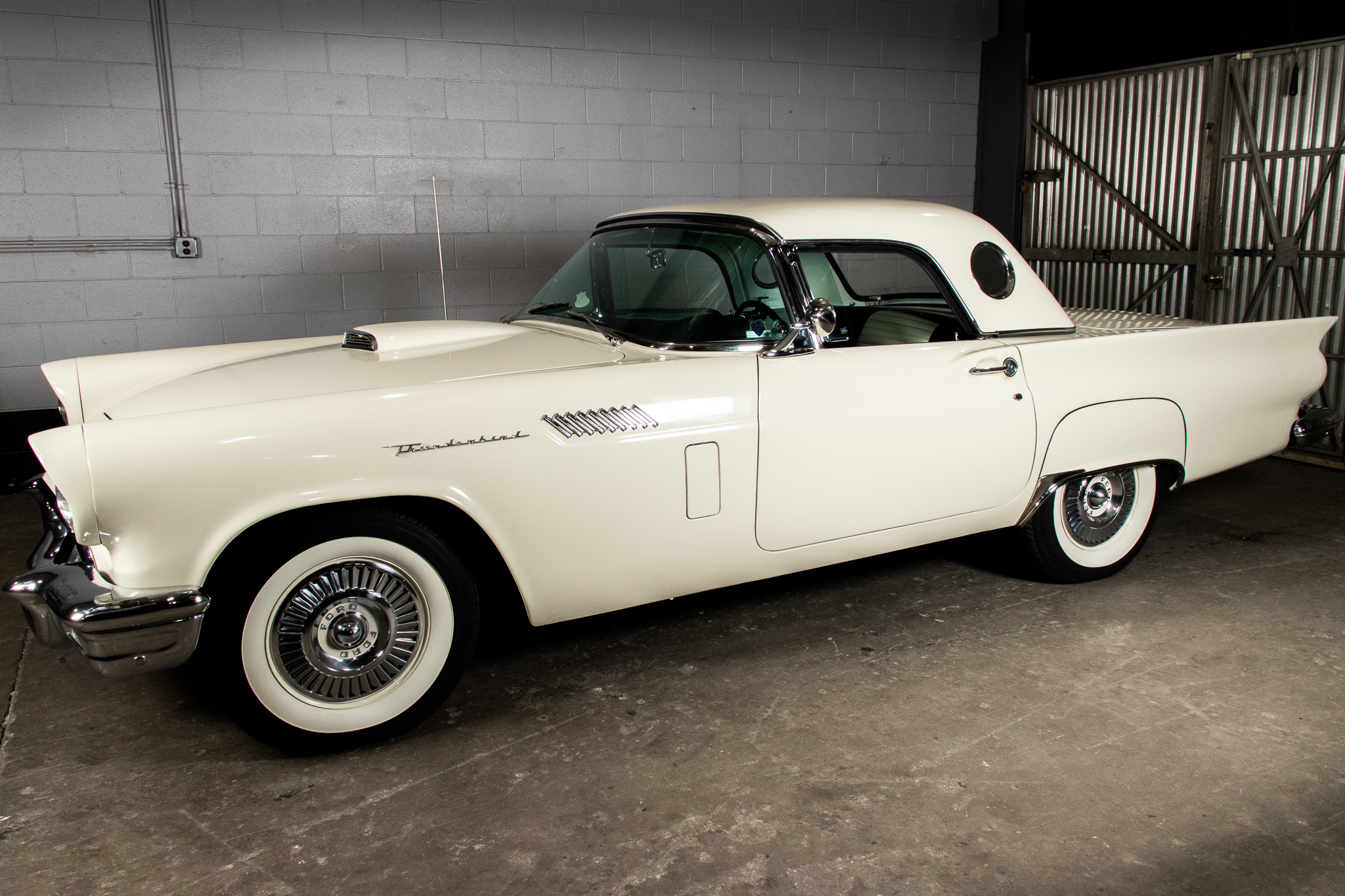 1957 Ford Thunderbird