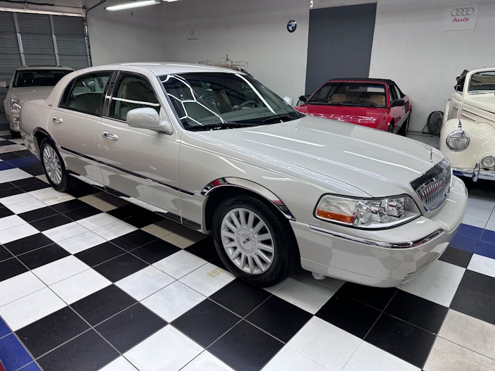 2005 Lincoln Town Car