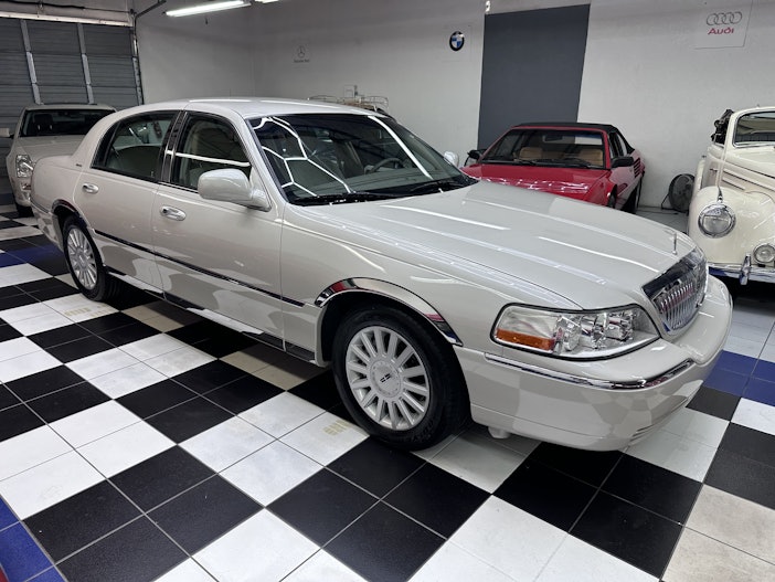 2005 Lincoln Town Car