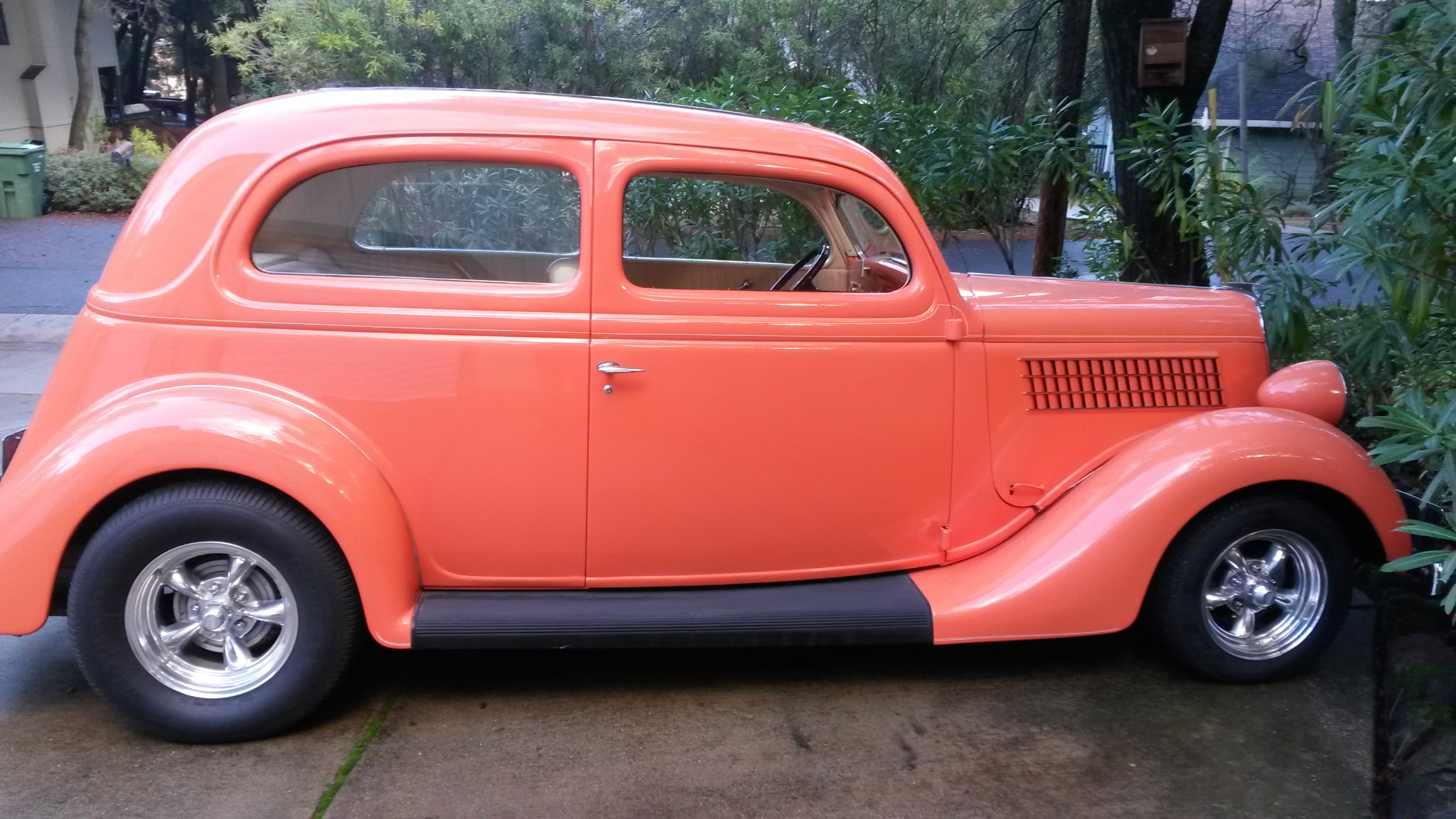 1935 Ford Model 48 Deluxe