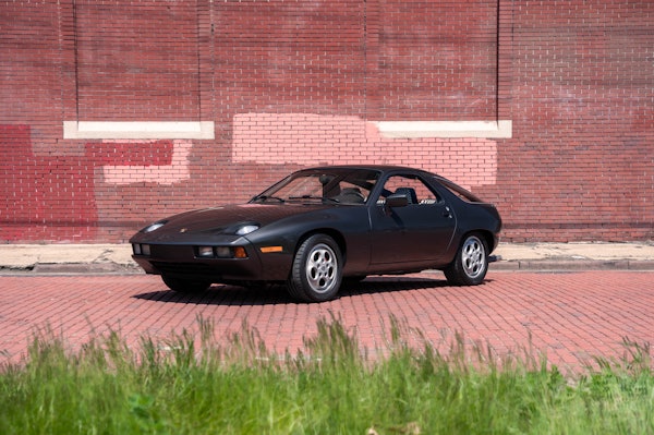1/18 ポルシェ928S 1979 Porsche シルバー MGC製 Porsche 928 S (1979) | Porsche | Road Cars 1/43 | Minichamps