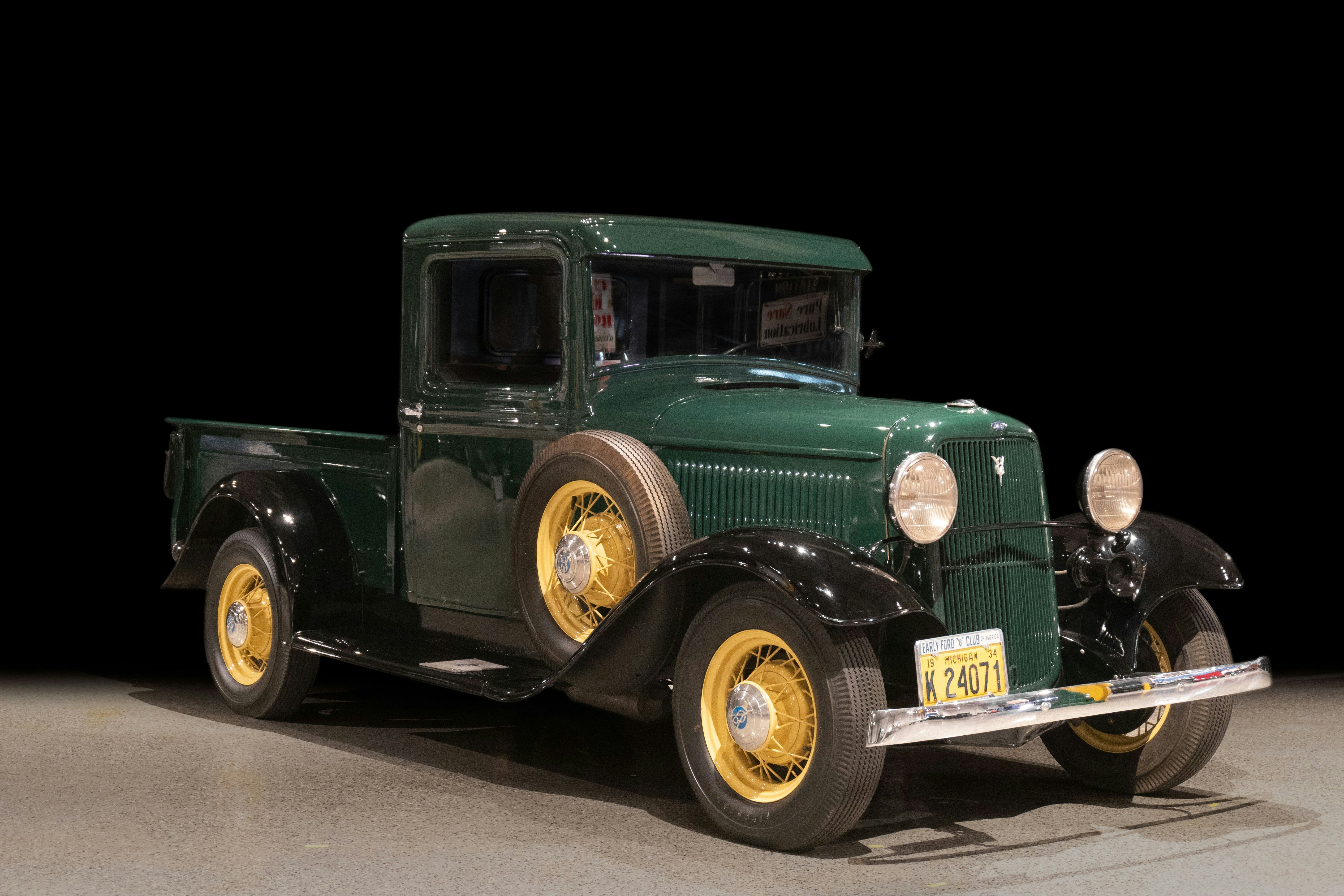 1933 Ford Model V8-46